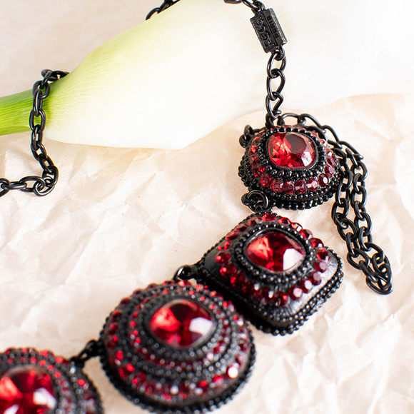 POGGI BLACK & RED EVENING NECKLACE | WOMENS - Picture 3 of 4